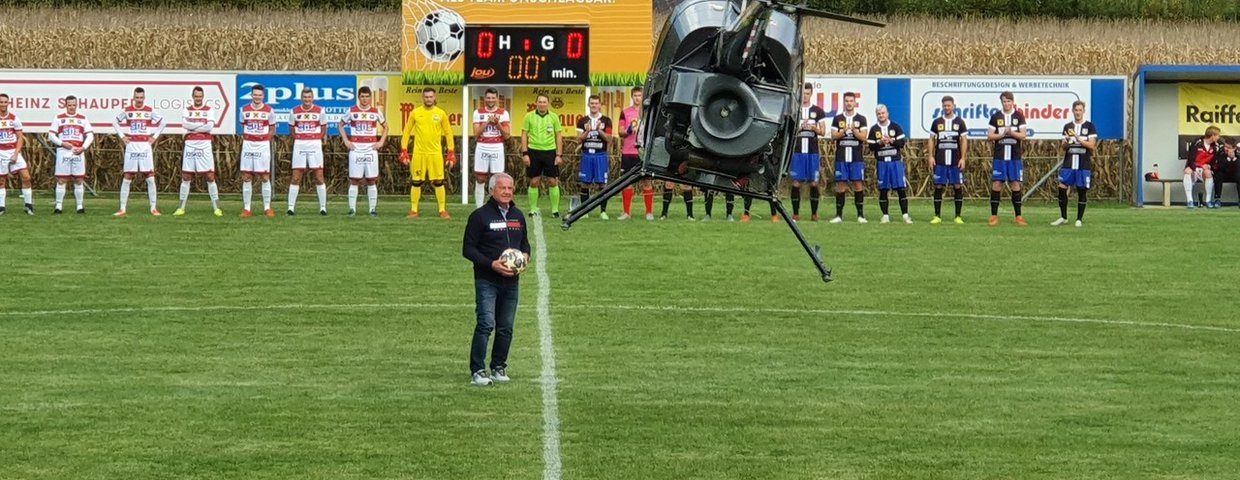 Matchballspende mit Helikopter - Danke Markus Grasmug sen.
